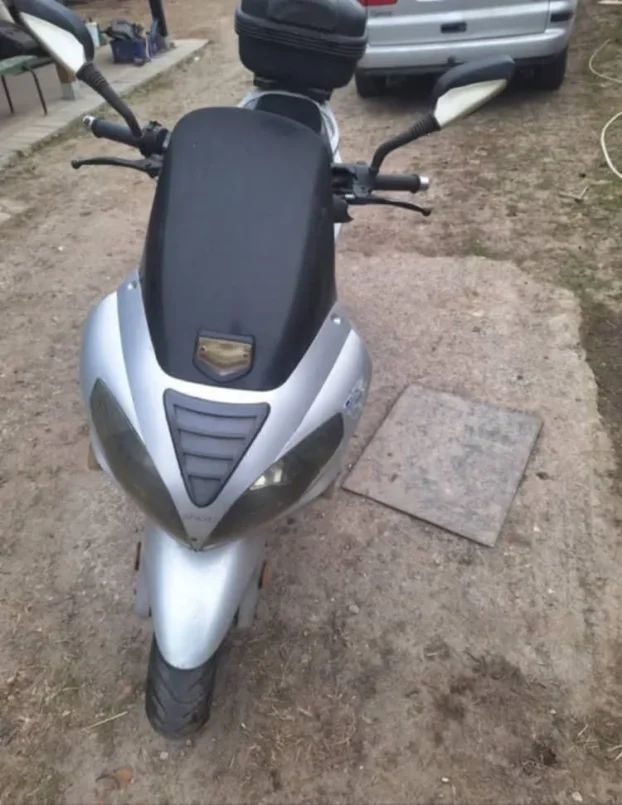 Prodajem skuter 2t