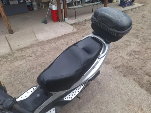 Prodajem skuter 2t