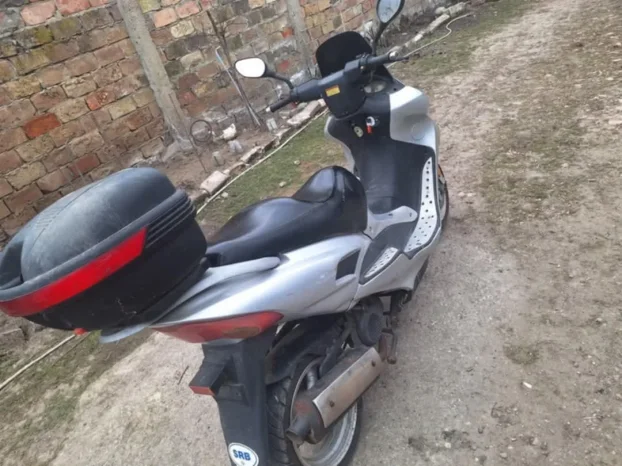 Prodajem skuter 2t
