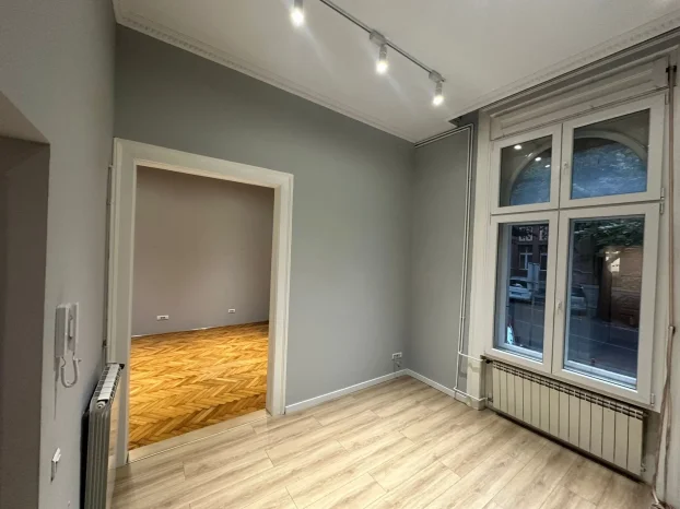 Francuska, Trg Republike, 1.0 jednosoban, 44 m²