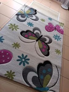 Beli tepih sa leptirima 170 x120 cm