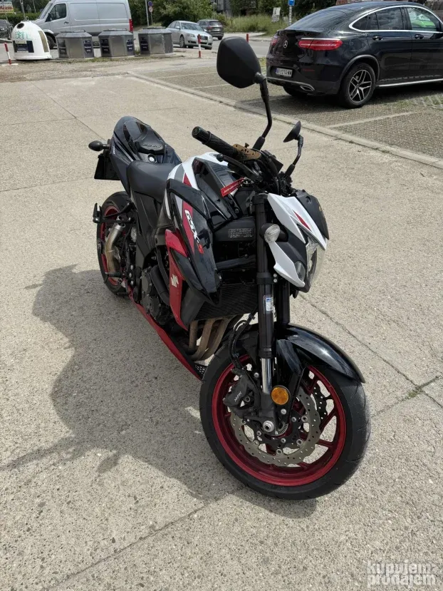 Suzuki GSXS 750