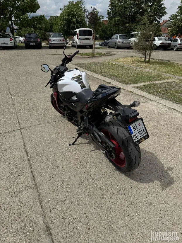Suzuki GSXS 750
