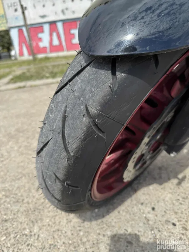 Suzuki GSXS 750