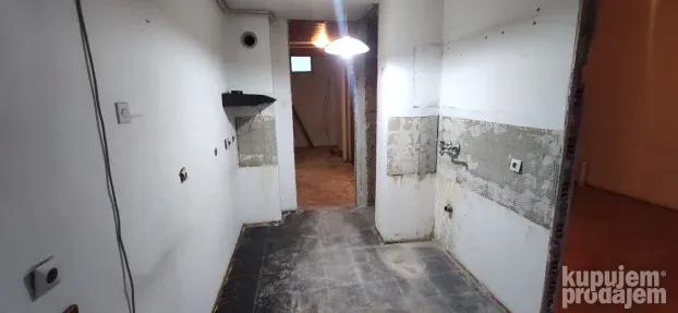 Rušenje kupatila sa odvozom suta na deponiju