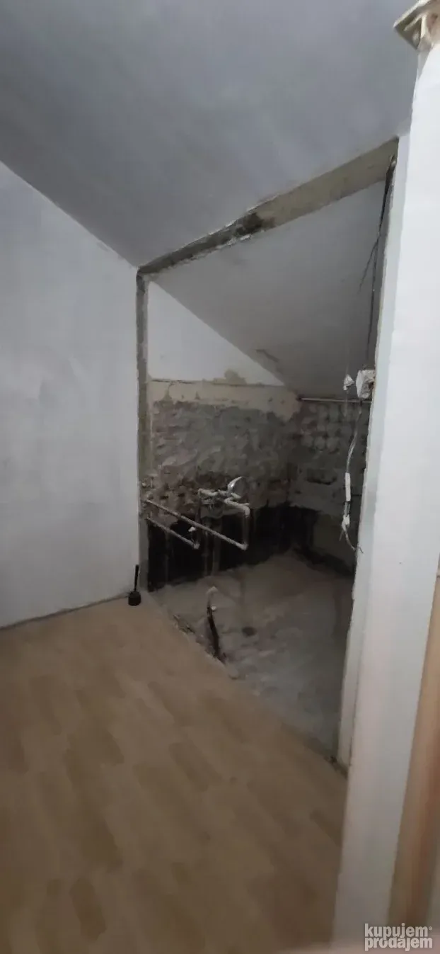 Rušenje kupatila sa odvozom suta na deponiju