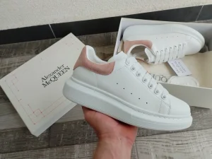 Alexander Mcqueen model White Pink