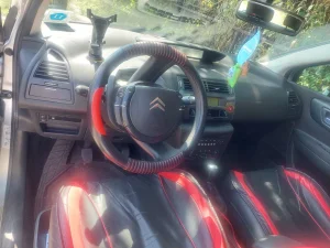 Automobil