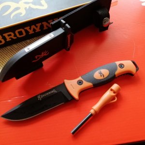 Browning višenamenski lovački nož sa kresivom i ostracem
