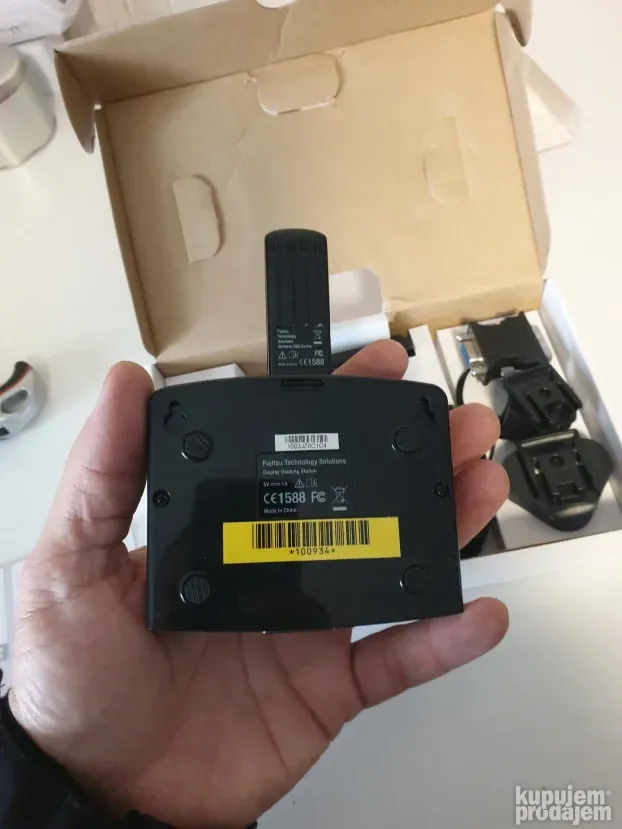 Fujitsu Wireless USB Display Adapter 2048x1152 Pixels, 110Mb