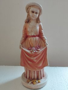 Figura devojke u majolici 30 cm visine