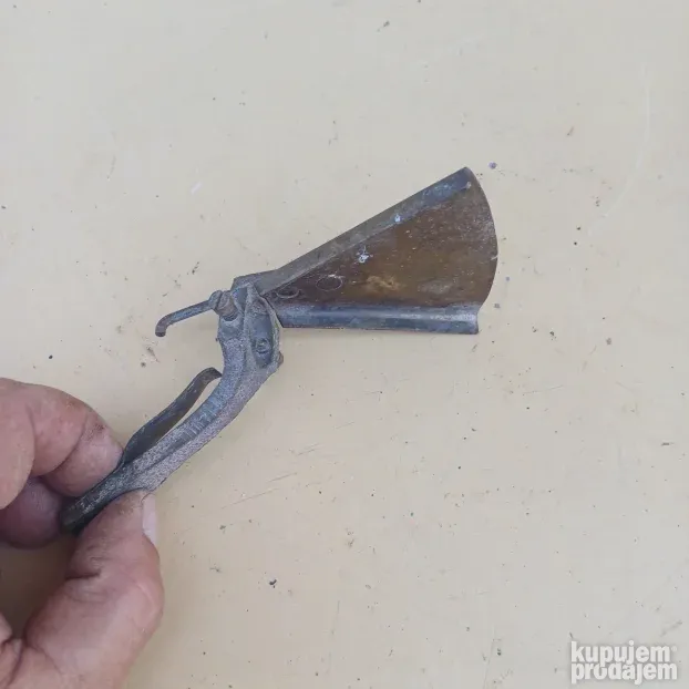 Stari mesingani raspršivač