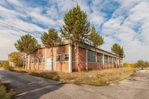 Izdaje se hala 1504m2, na periferiji Niša