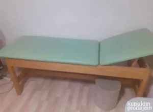 Na prodaju kozmeticki drveni sto