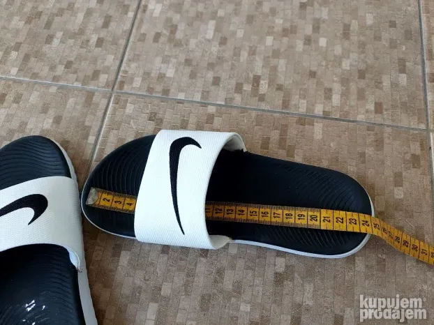 Nike papuce broj 37.5 realno manje