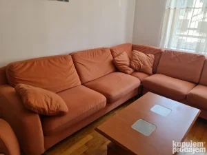 Odnosenje starog namestaja i nepotrebnih stvari
