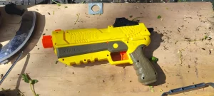 igracka pistolj na sundjeraste metkove nerf fortnite za decu