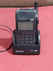 SONY CMD-Z1 vintage mobilni + original punjac