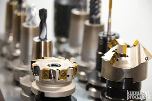 Mašinska obrada metala na CNC glodalicama i CNC strugovima