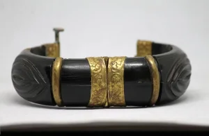 Antikvarna narukvica - ebanit i mesing, ručni rad, 19/20. ve