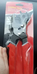 Kvalitetan usac kaiseva, rupa na patikama za pertle i slicno