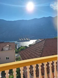 Prcanj / Kotor 90m od mora smestaj do 4 osobe maj 60E/dan