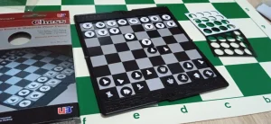 Mini / džepni magnetni šah 19,5cm x 17cm odličan pvc