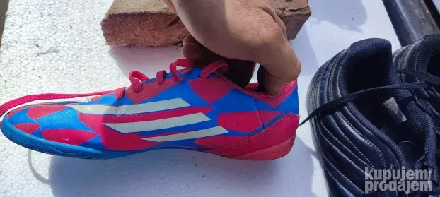 patike adidas sarene br.38 za trcanje i fudbal
