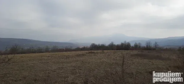 Hektar i po do magistrale + pogled na Rtanj