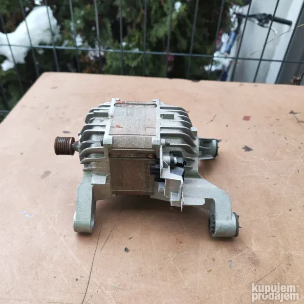 Motor za ves masinu Bosch