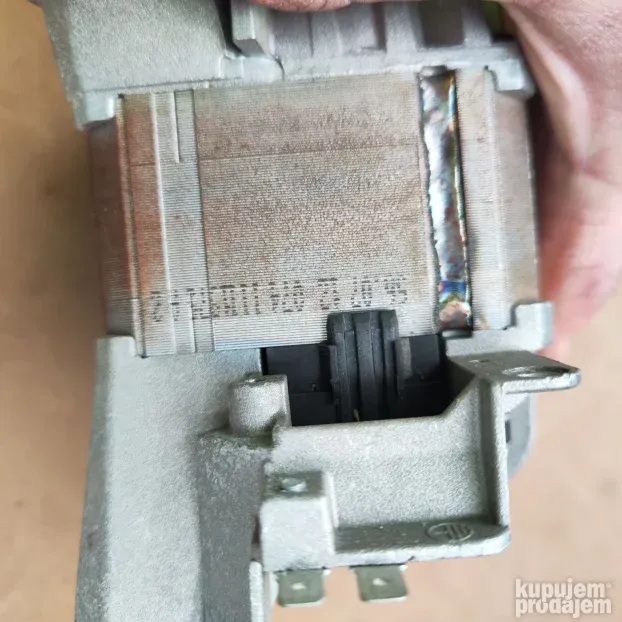 Motor za ves masinu Bosch