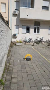 Dvorišno parking mesto 1