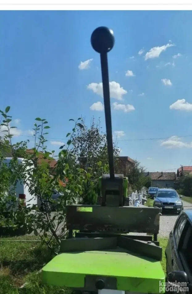 Masina Ili Alat za Busenje Papira