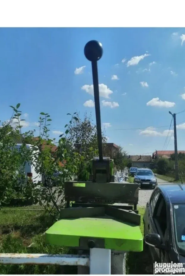 Masina Ili Alat za Busenje Papira