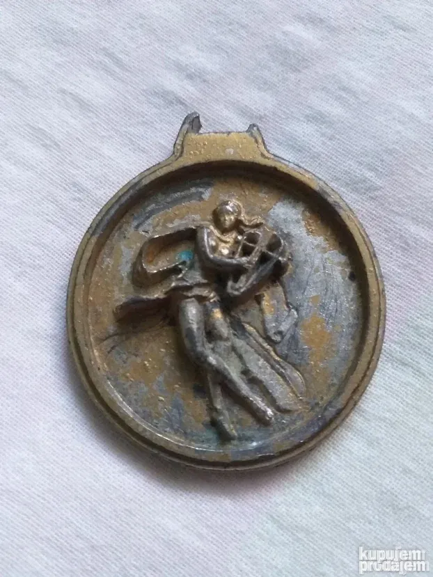 Slomljena medalja - nagrada ,LIRA'