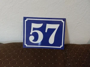 KUĆNI BROJ 57 - Metalna tabla