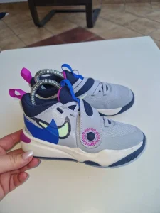 Nike patike za devojčice br 29.5 kao nove