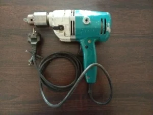 Black&Decker bušilica-neispravna