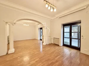 Milovana Marinkovića, Autokomanda, 5+ petosobna, 753 m²