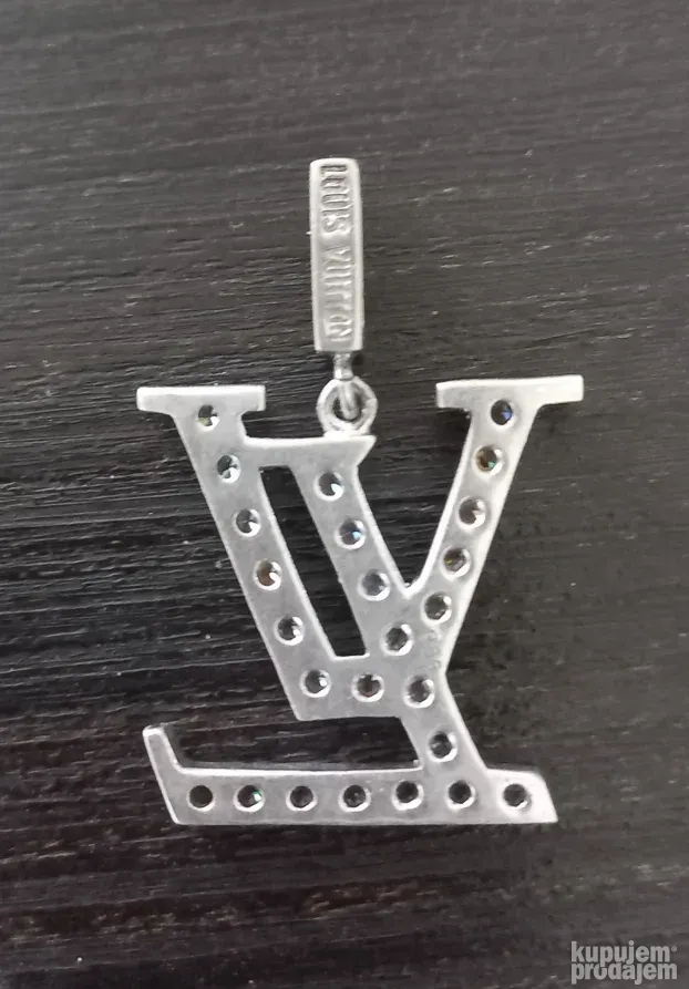 Prelep Stari Srebrni privezak Louis Vuittton, sa Logom brend