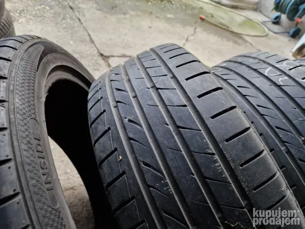 Cetiri odlicne letnje gume 18 ke DUNLOP 215-45/18 Dot 1714 s