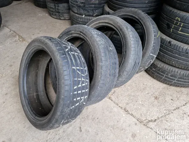 Cetiri odlicne letnje gume 18 ke DUNLOP 215-45/18 Dot 1714 s