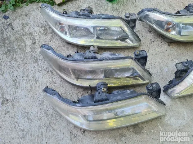 Renault laguna 2 levi i desni far