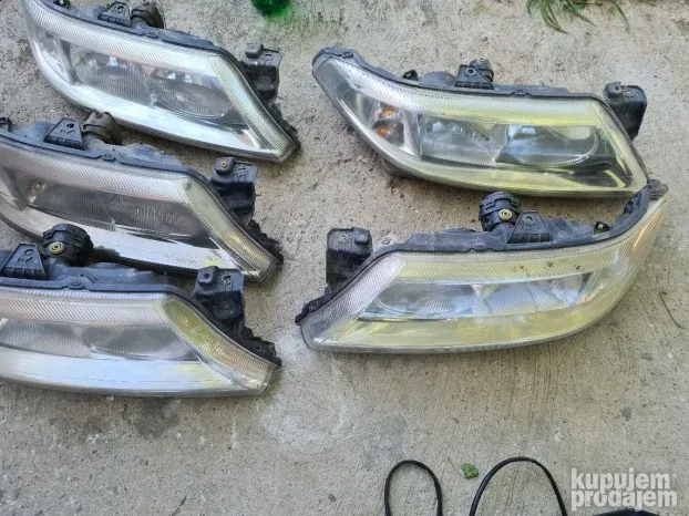 Renault laguna 2 levi i desni far