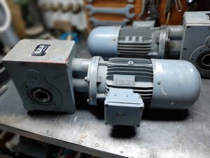 Reduktor 2,2 kw 50 o/min sa kocnicom