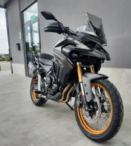 VOGE 525 DSX Black Knight Edition