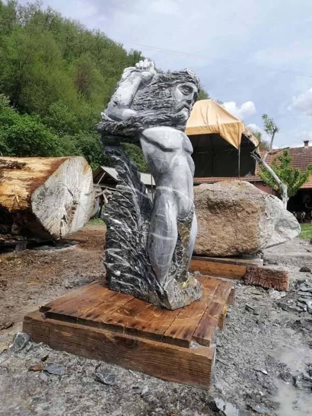 Izrada skulptura po porudzbi od svih materijala i tehnika