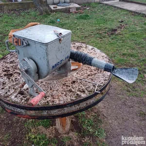 Stari uređaj za zaprašivanje