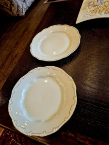 Žolnai 2 porcelan tanjira iz Budimpeste, 24 cm precnik