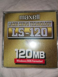 Maxell LS-120 flopi disketa 3,5 inča